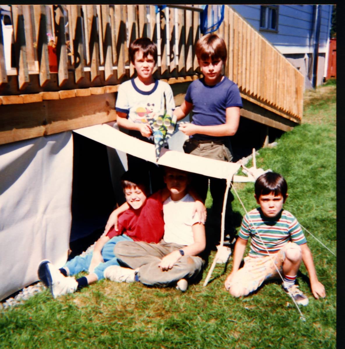 <p>Je nais à Québec avec une paralysie cérébrale. Malgré un départ difficile, mes parents choisissent de croire en mes possibilités.</p>